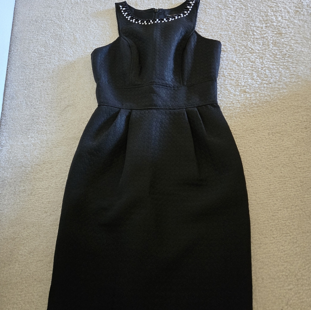 Elegant Black Sleeveless Dress